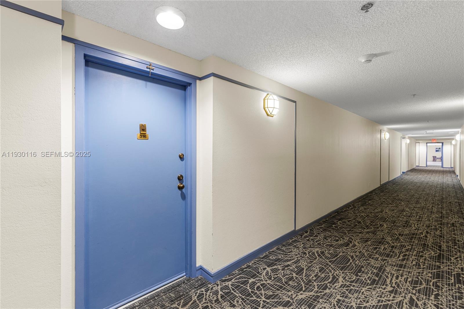 COUNTRY CLUB APTS AT - Residential