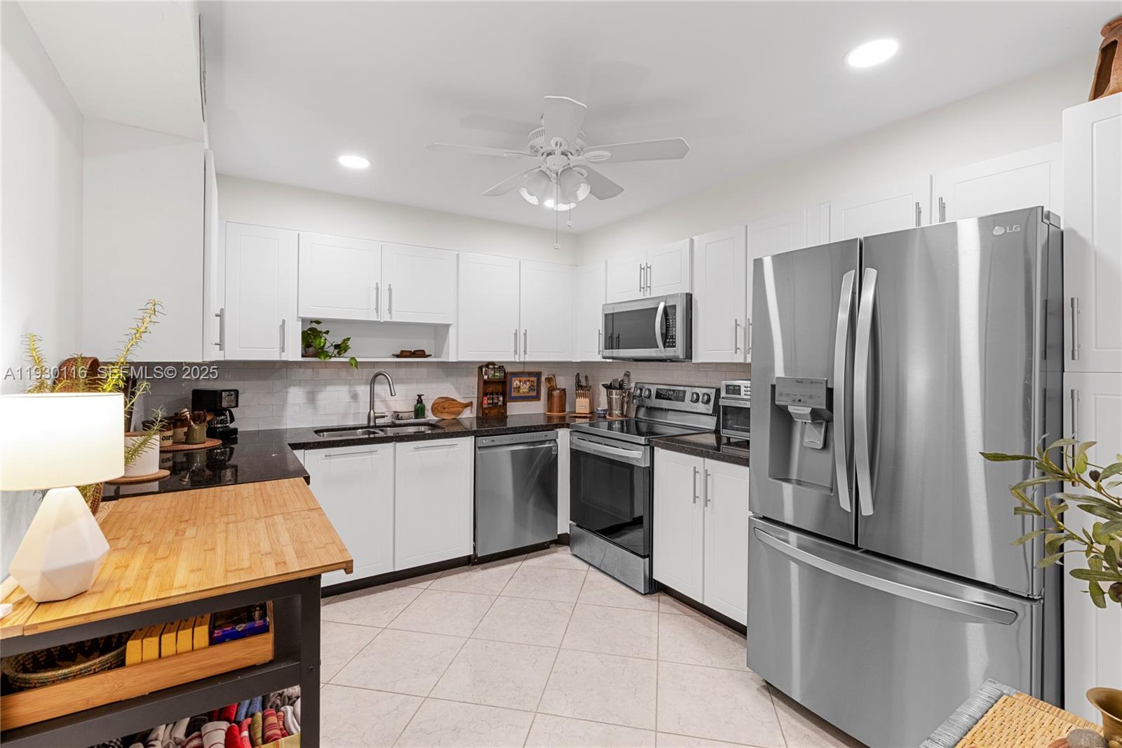 COUNTRY CLUB APTS AT - Residential