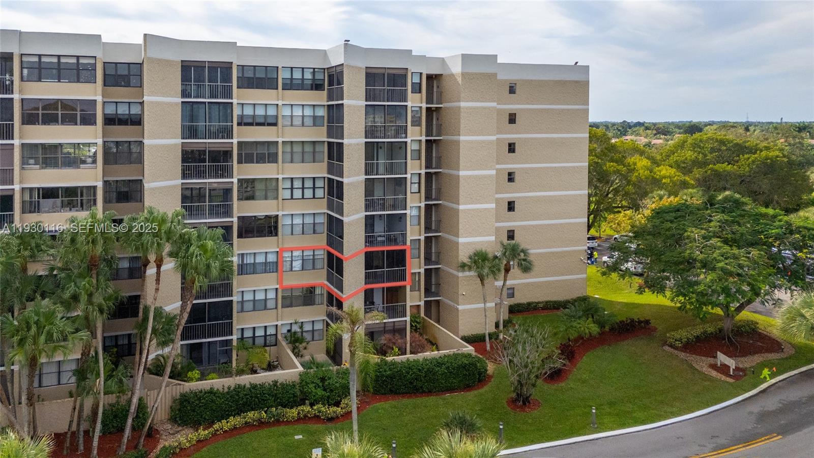 COUNTRY CLUB APTS AT - Residential