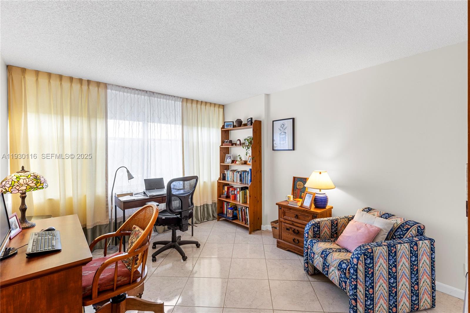 COUNTRY CLUB APTS AT - Residential