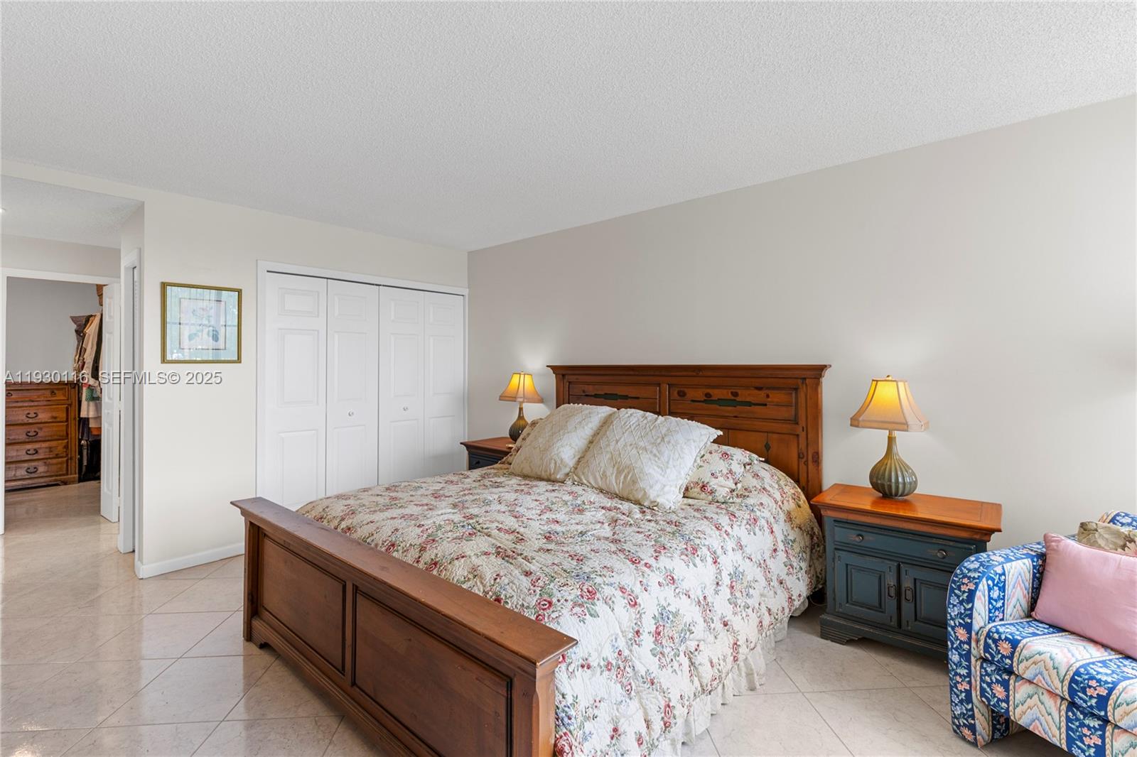 COUNTRY CLUB APTS AT - Residential