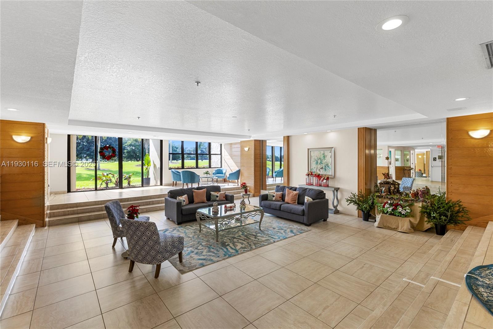 COUNTRY CLUB APTS AT - Residential