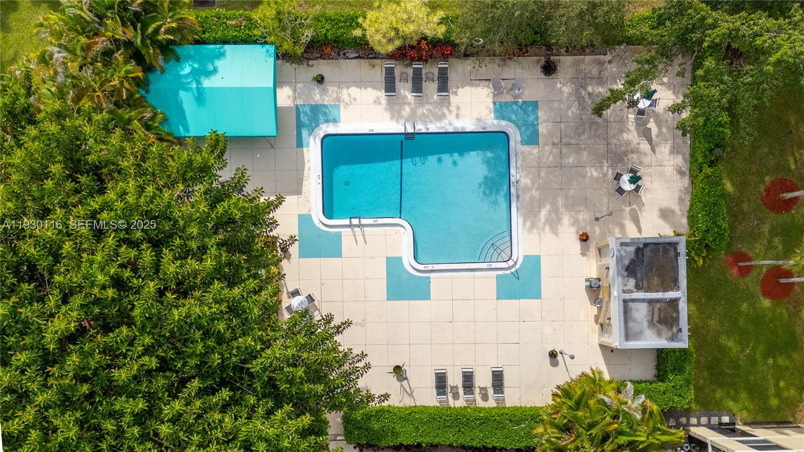 COUNTRY CLUB APTS AT - Residential