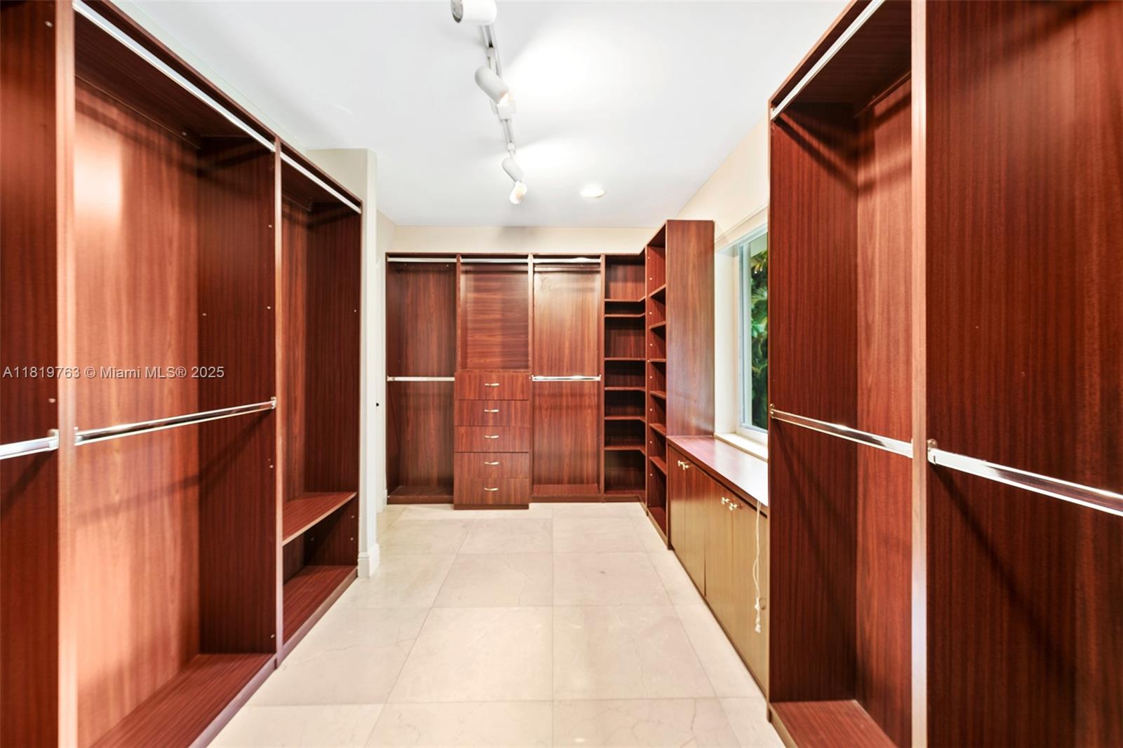 CUTLER BAY ESTATES - Residential