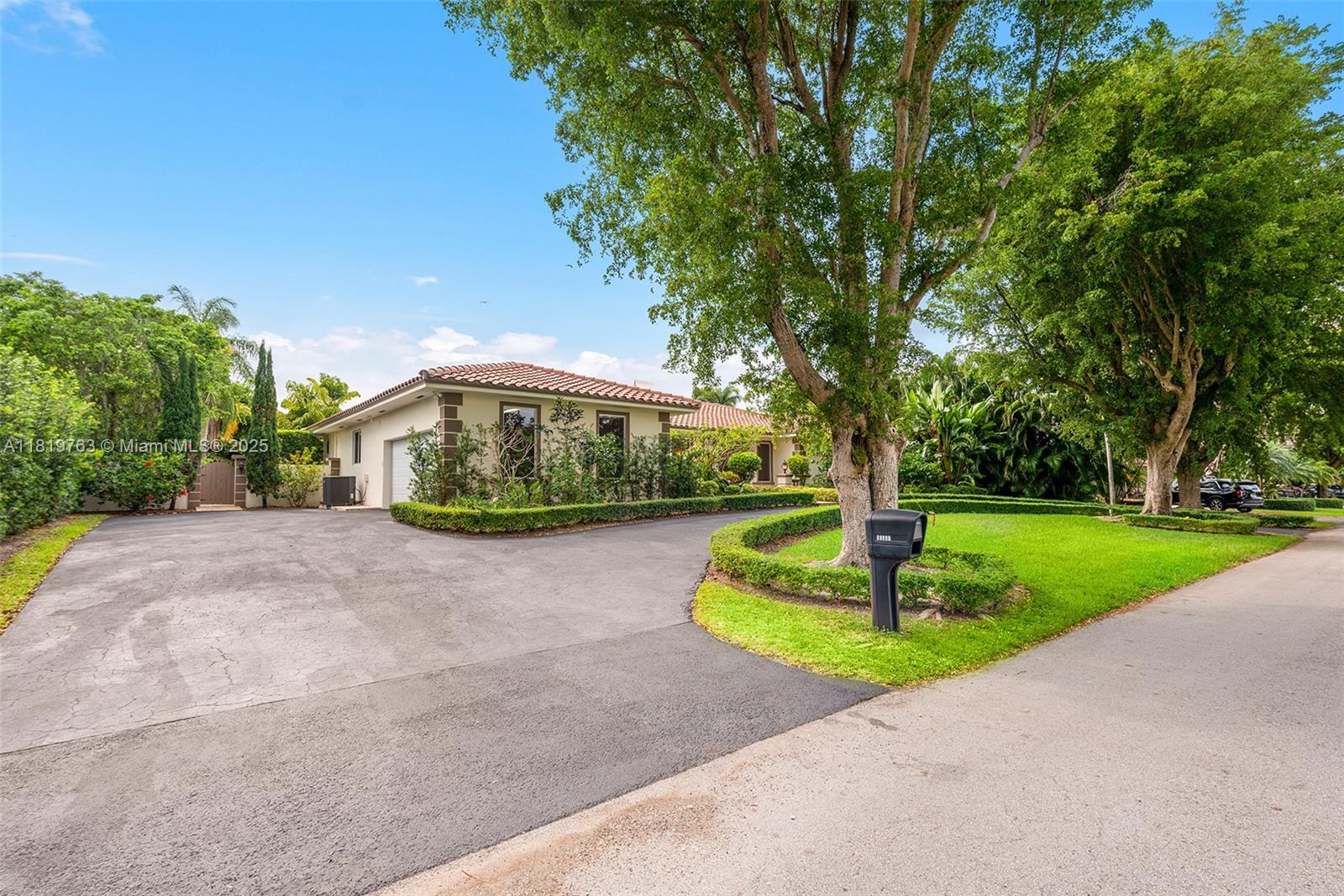 CUTLER BAY ESTATES - Residential