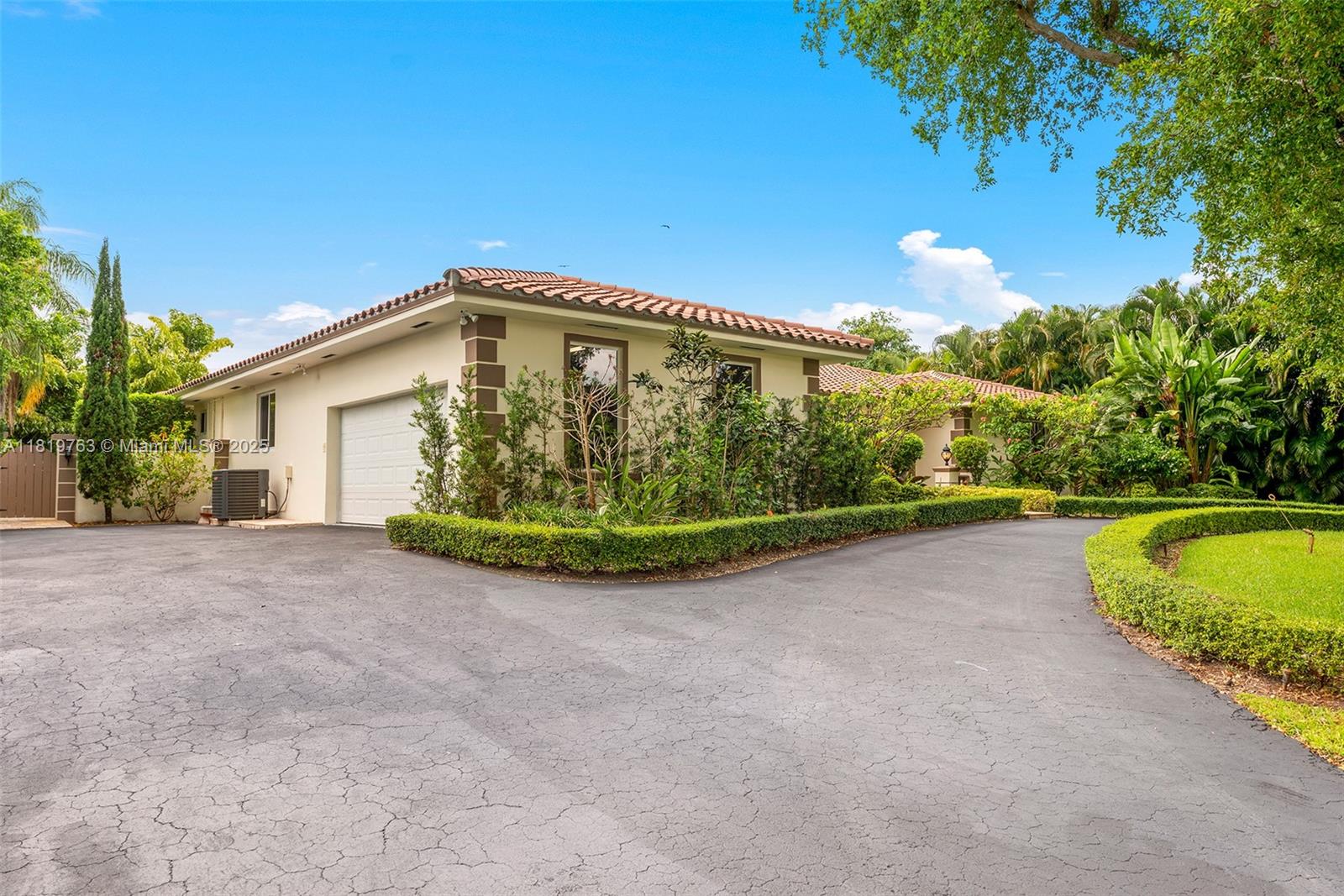 CUTLER BAY ESTATES - Residential