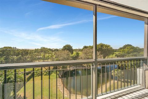 Photo of 6620 Boca Del Mar Dr #502, Boca Raton, FL 33433 (MLS # A11973999)