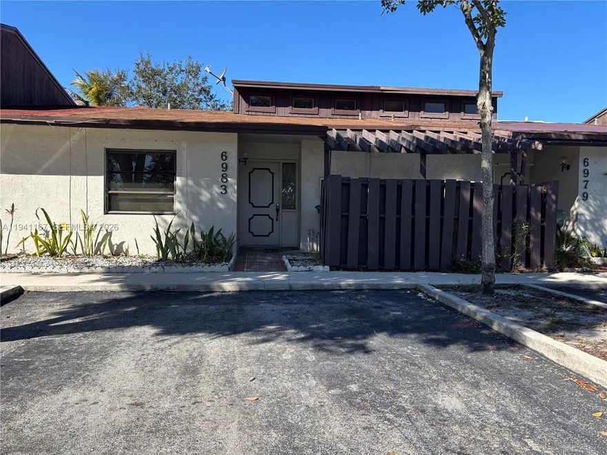 Spacious townhouse in Miramar, two bedrooms and two bathrooms, with abundant natural light, high ceilings, beautiful lake view, recently remodeled, new appliances, laundry room, low HOA fee. Two assigned parking spaces right in from of your door and visitor parking, roof 2023.