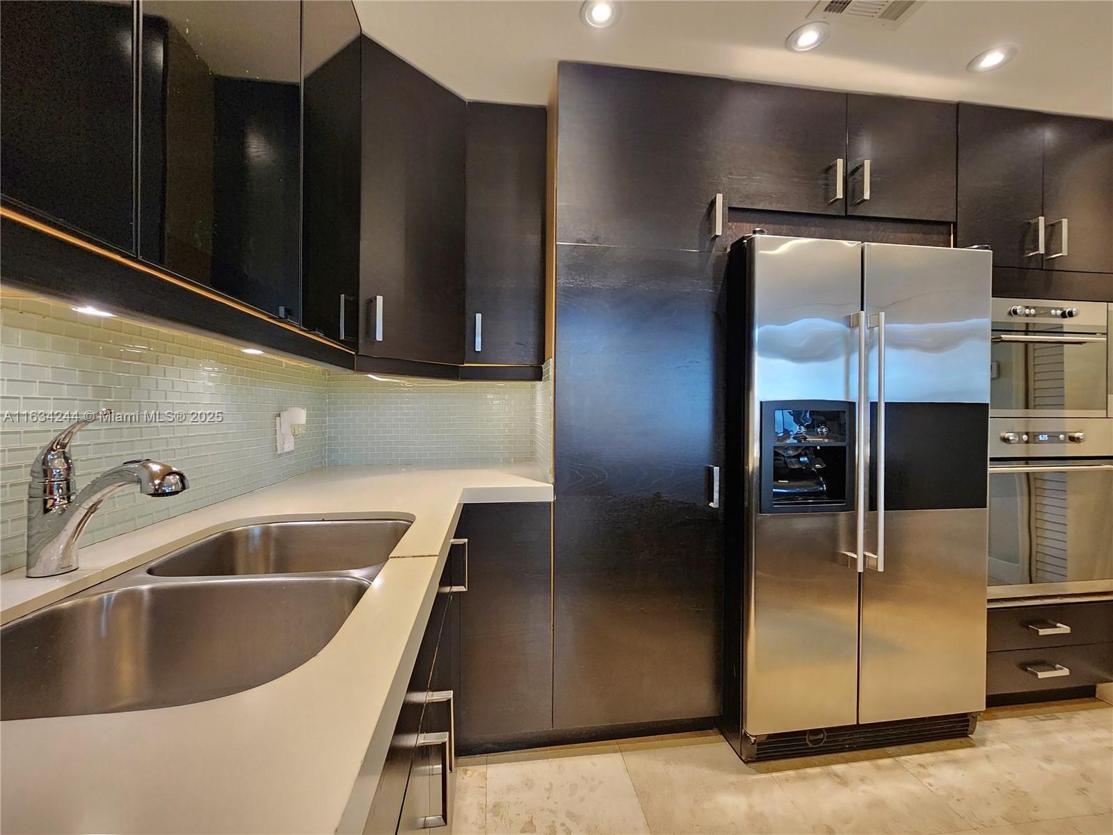 ALEXANDER TOWERS CONDO - Residential Lease