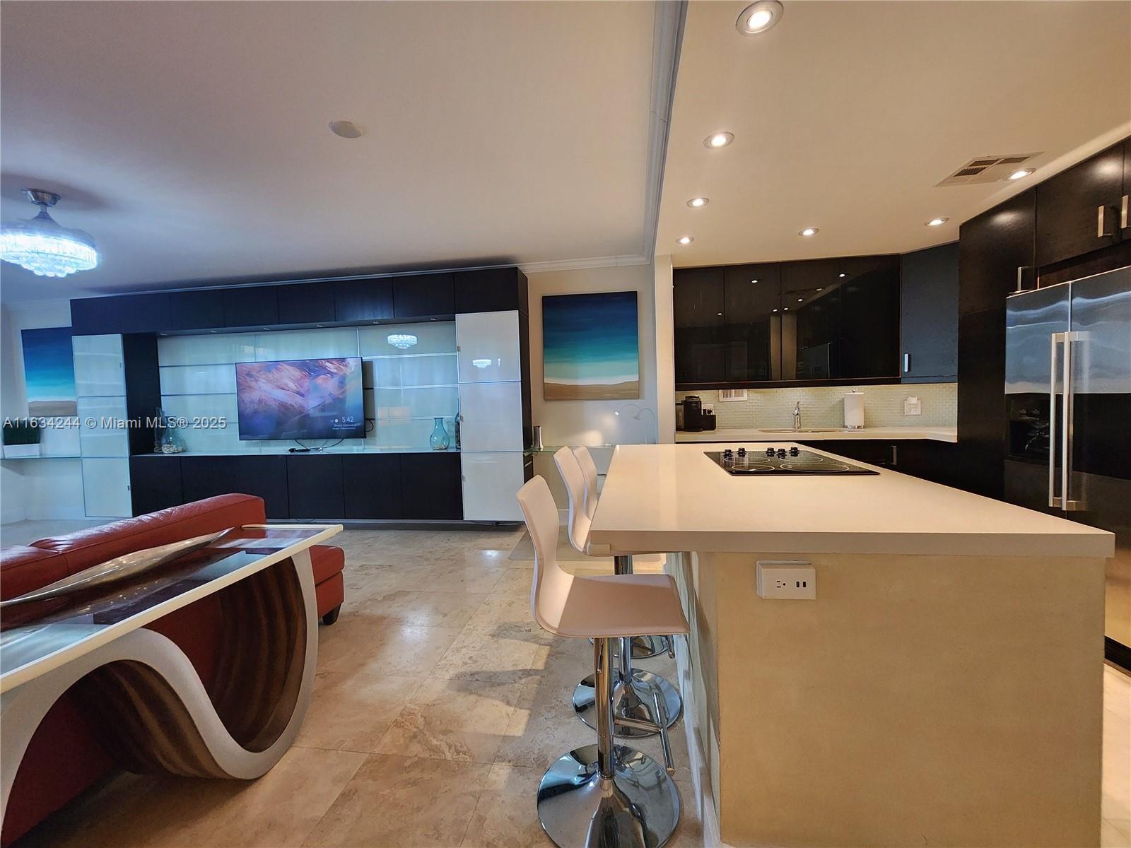 ALEXANDER TOWERS CONDO - Residential Lease