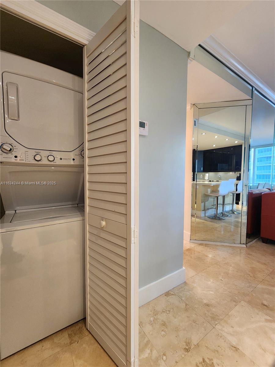 ALEXANDER TOWERS CONDO - Residential Lease