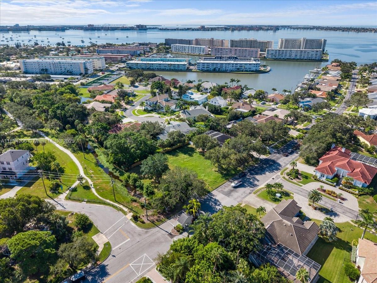 SKIMMER POINT - Land