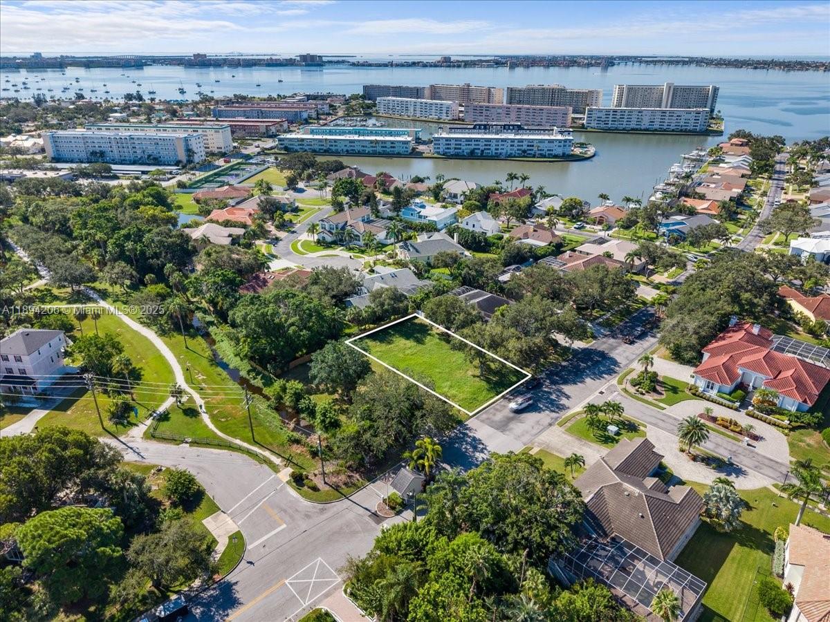 SKIMMER POINT - Land