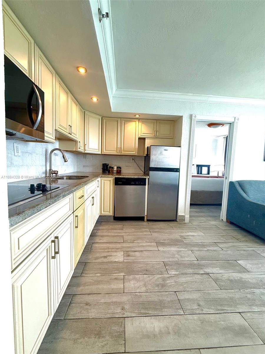 Aventura Beach Club - Residential
