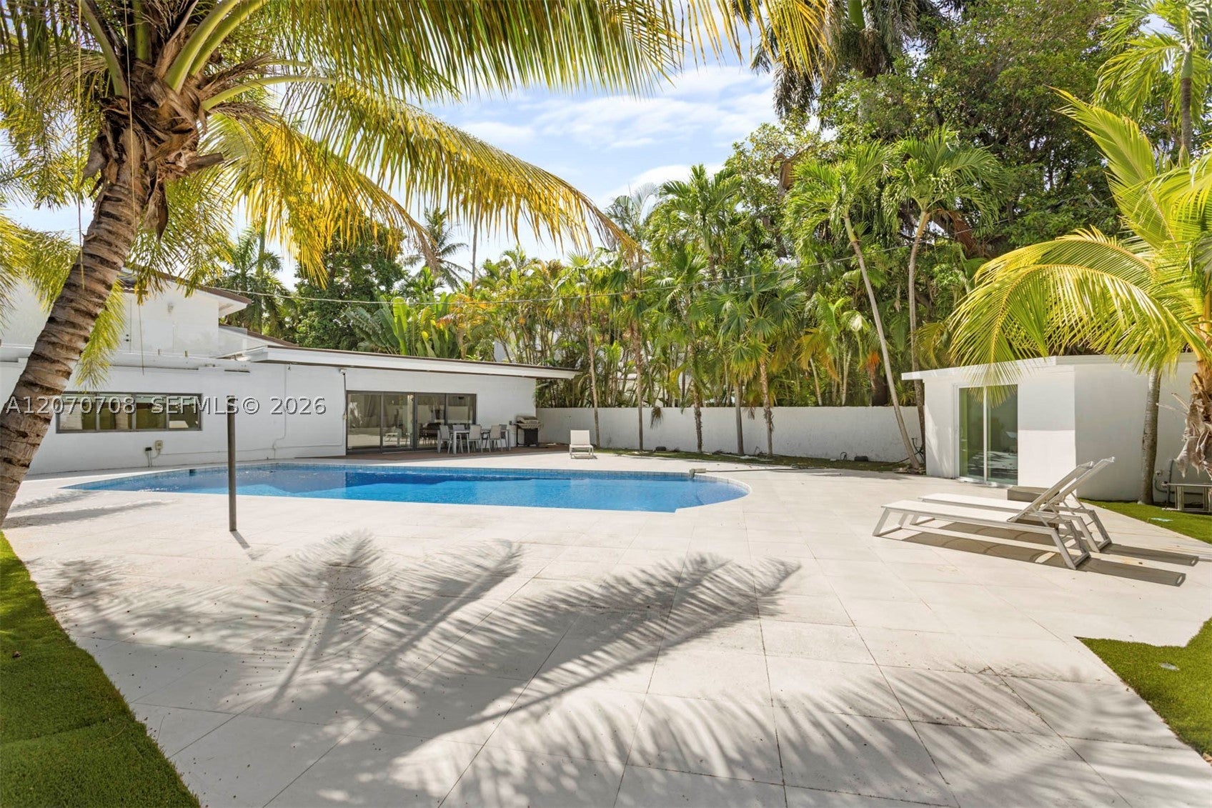 2388 Prairie Ave, Miami Beach FL 33140
