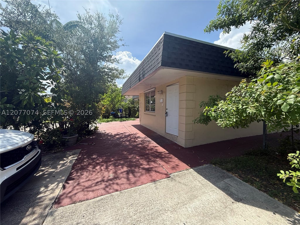 Photo of 5715 Hayes St #5715, Hollywood, FL 33021 (MLS # A12077074)