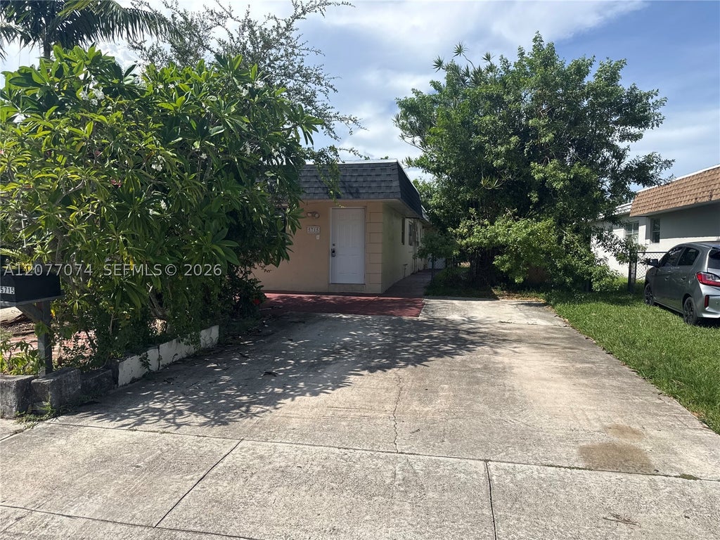 Photo of 5715 Hayes St #5715, Hollywood, FL 33021 (MLS # A12077074)