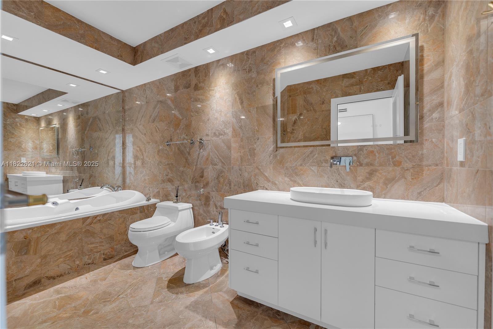 BALMORAL CONDO - Residential