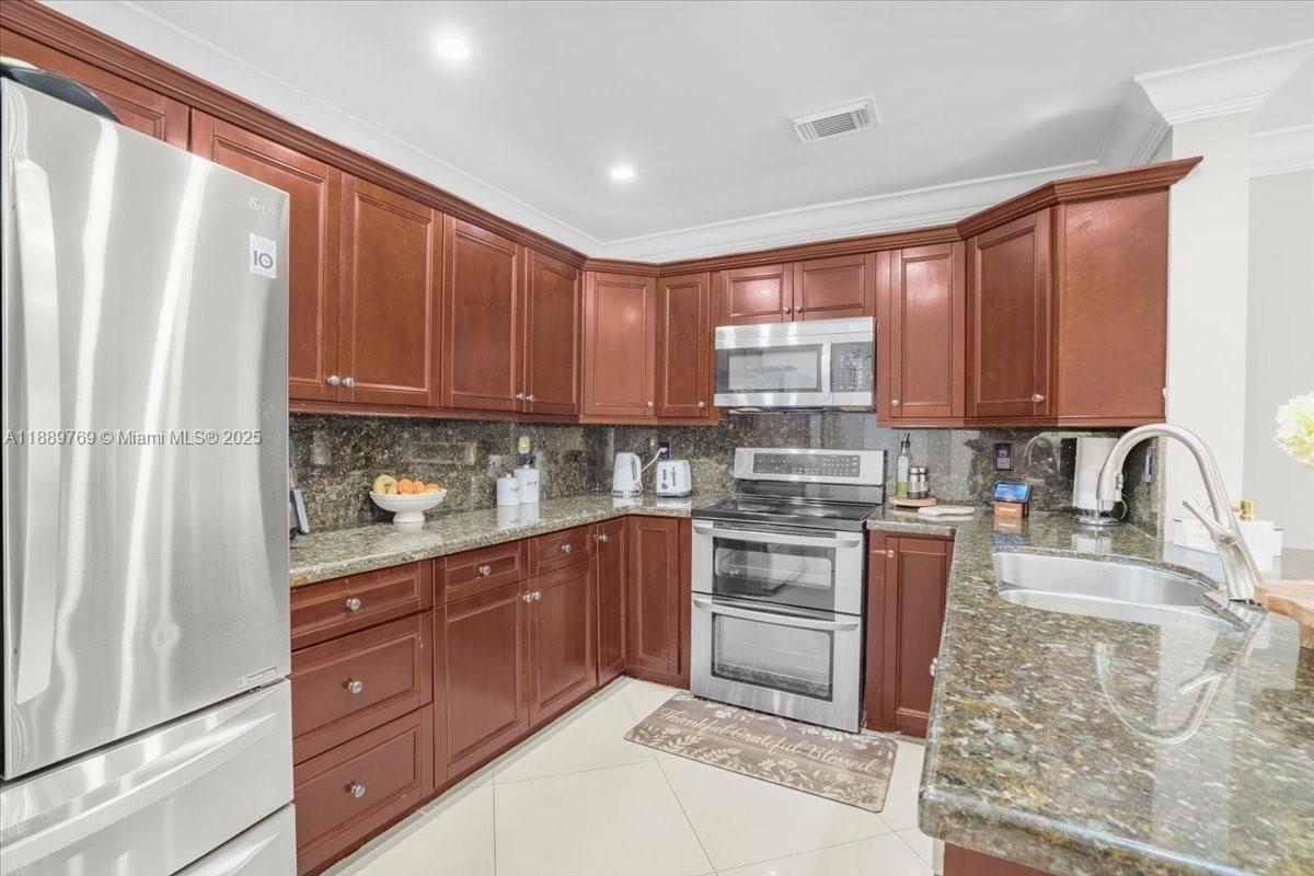 PALM ISLAND PLAT - Residential Lease