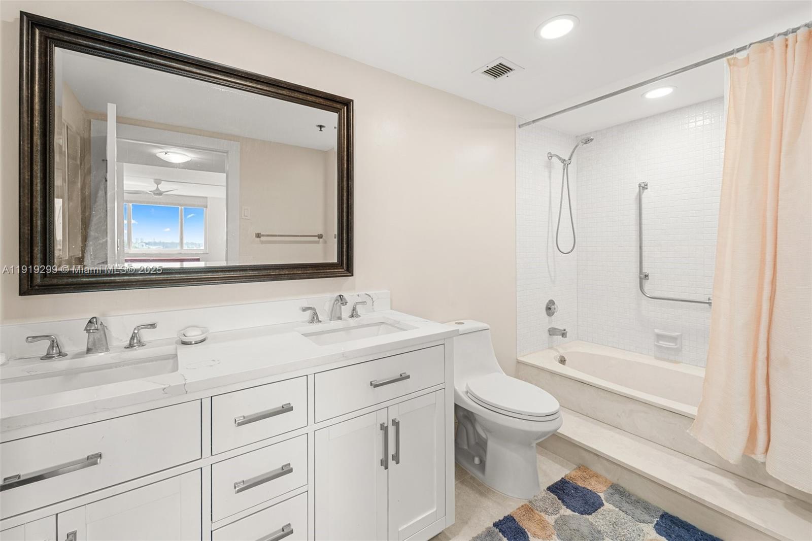 HILLCREST EAST NO 26 CONDO - Residential