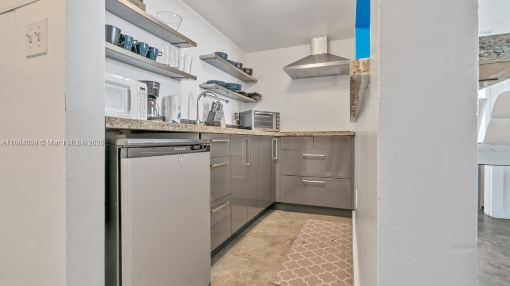 865 Collins Ave 207