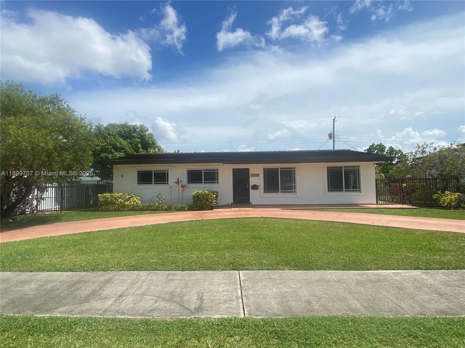 10420 Sw 52nd St, Miami, Broward County, Florida - 4 Bedrooms  
2 Bathrooms - 