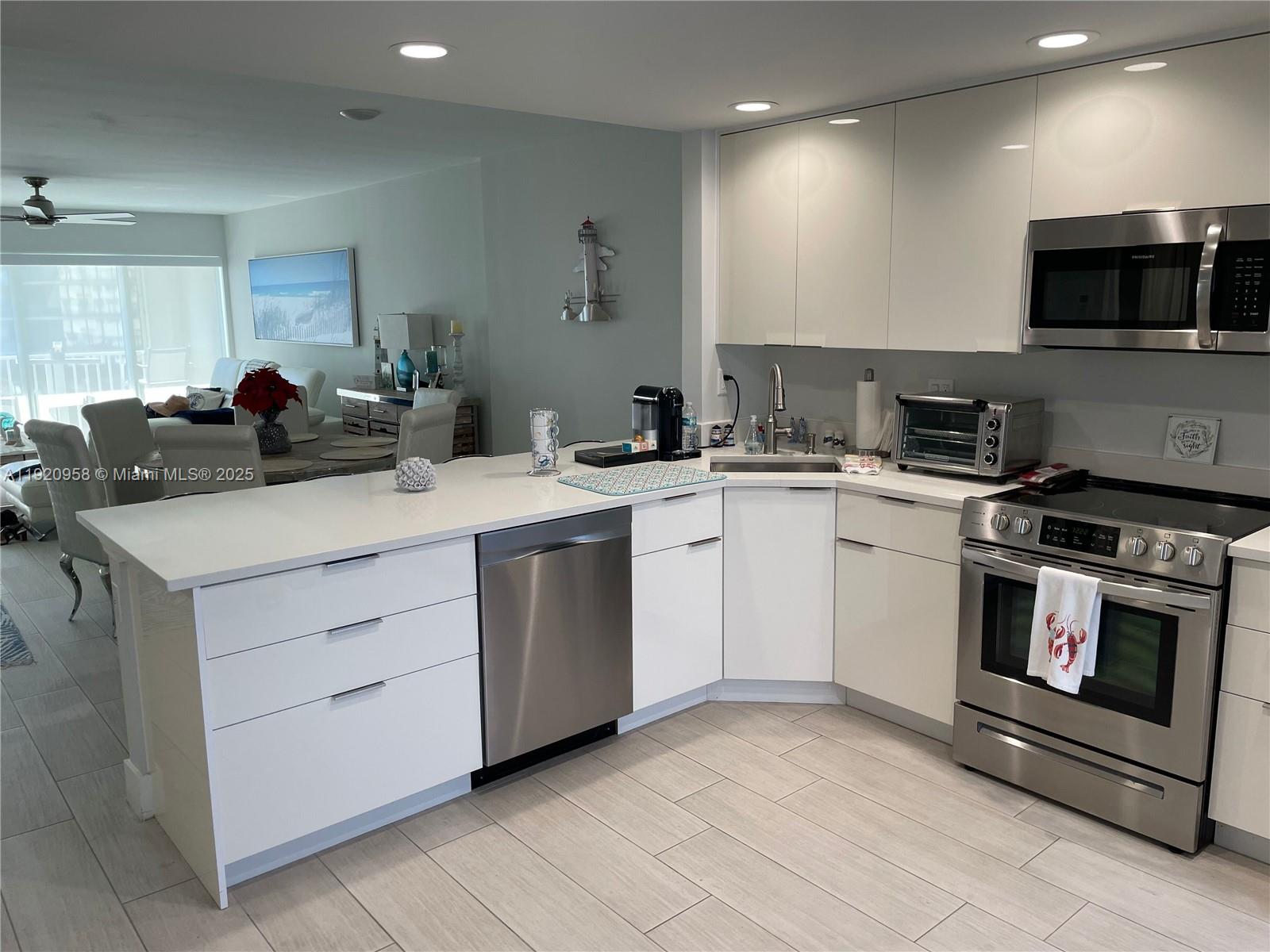 ADMIRALTY TOWERS CONDOMIN - Residential