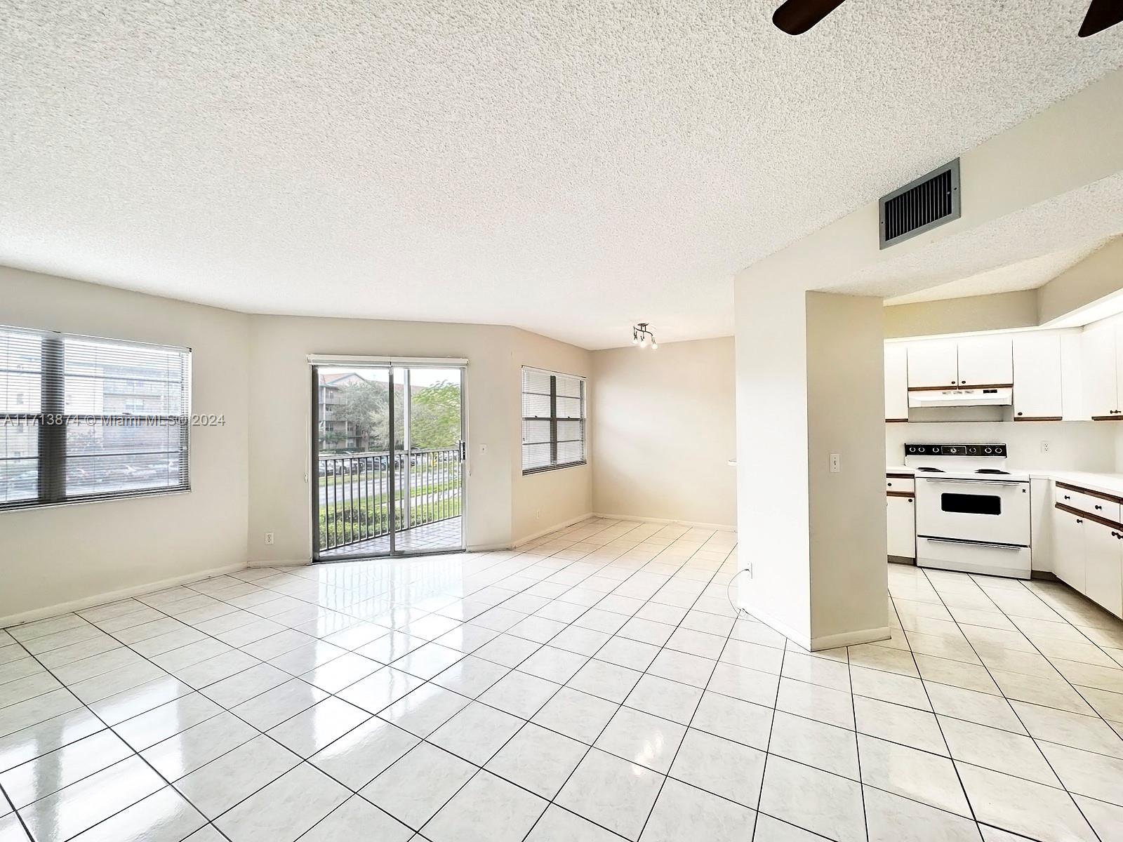 12500 Sw 5th Ct 213M, Pembroke Pines, Miami-Dade County, Florida - 1 Bedrooms  
1 Bathrooms - 