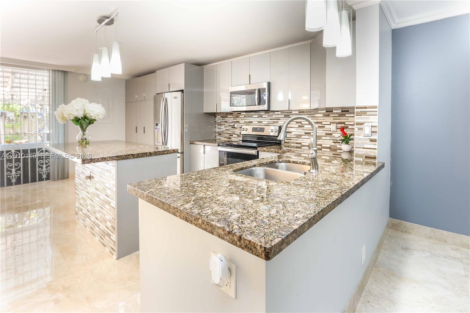 TOWNHOUSES OF VENETIAN PA - Residential