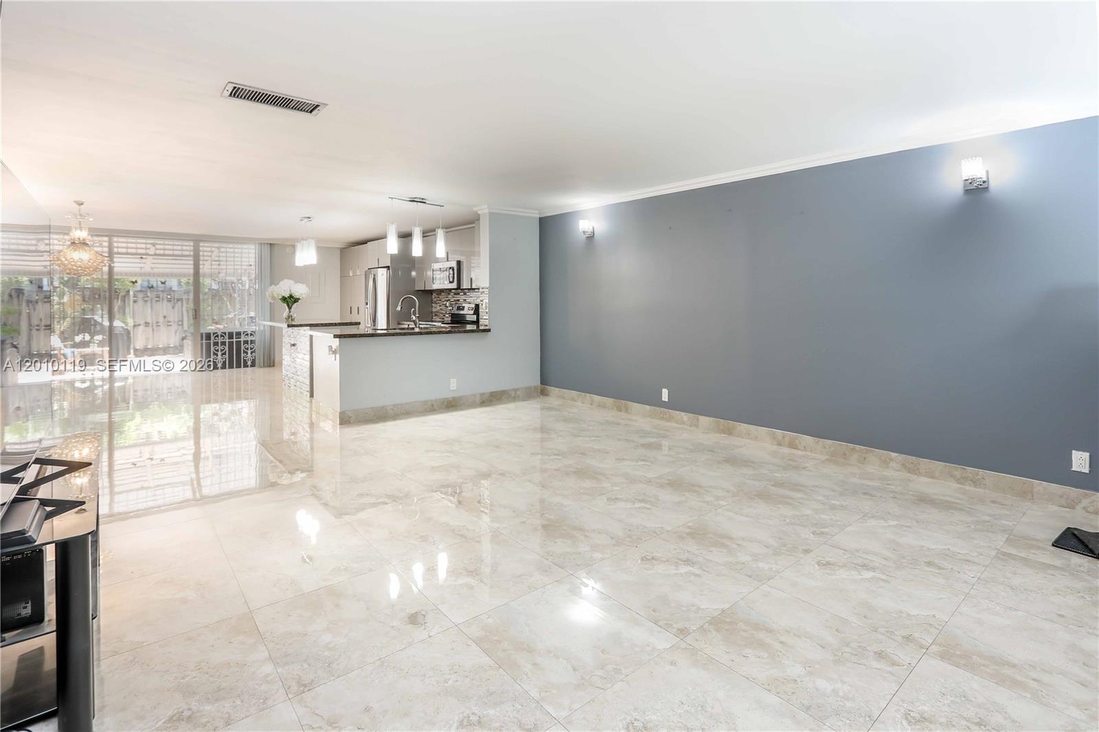 TOWNHOUSES OF VENETIAN PA - Residential