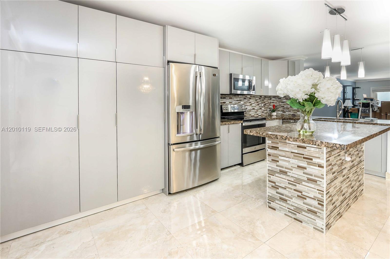 TOWNHOUSES OF VENETIAN PA - Residential