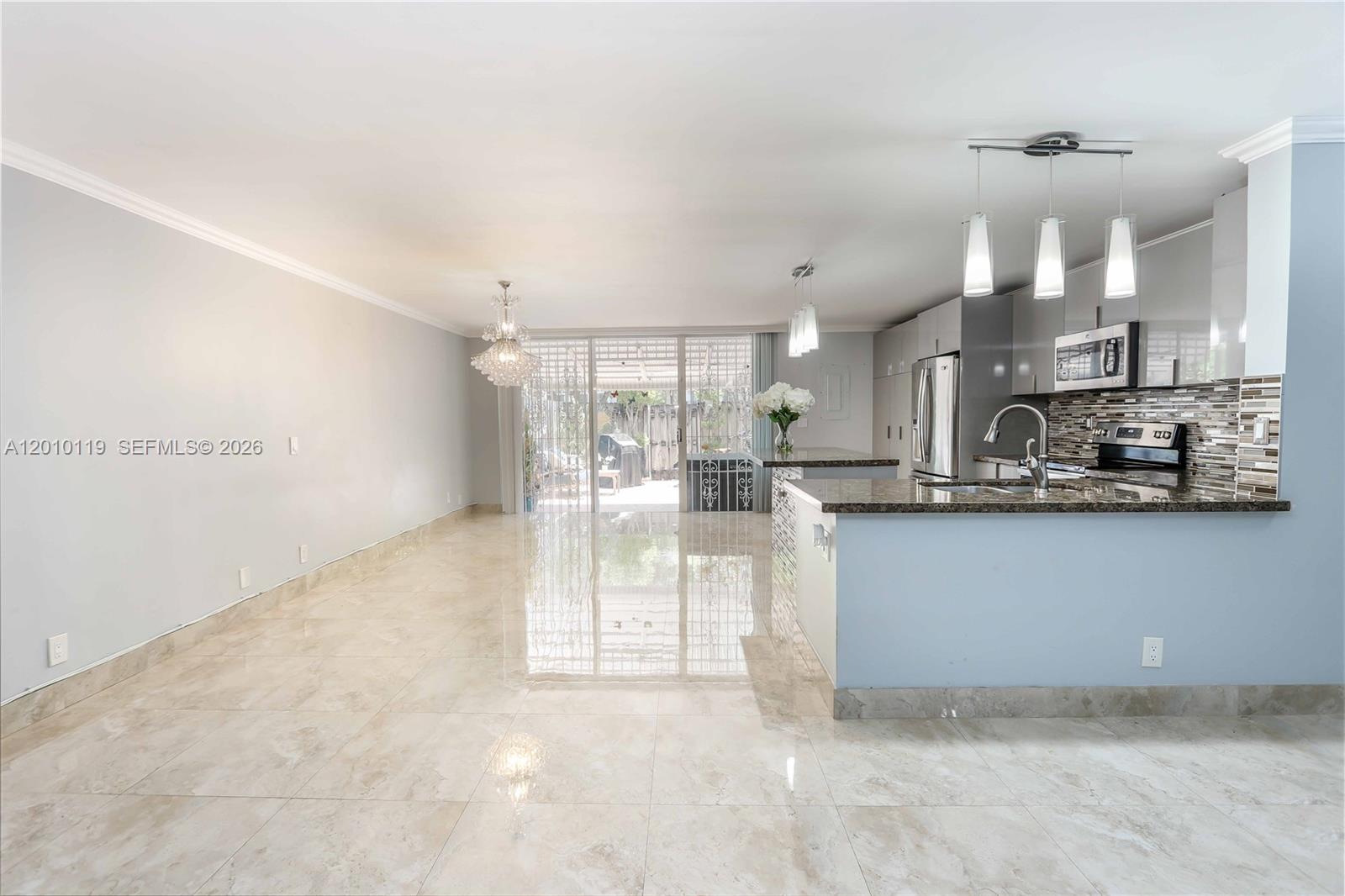 TOWNHOUSES OF VENETIAN PA - Residential