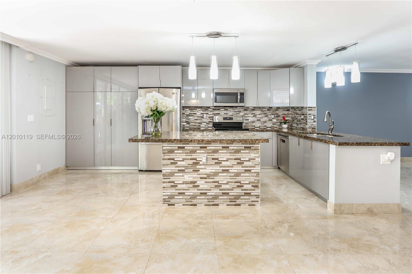 TOWNHOUSES OF VENETIAN PA - Residential