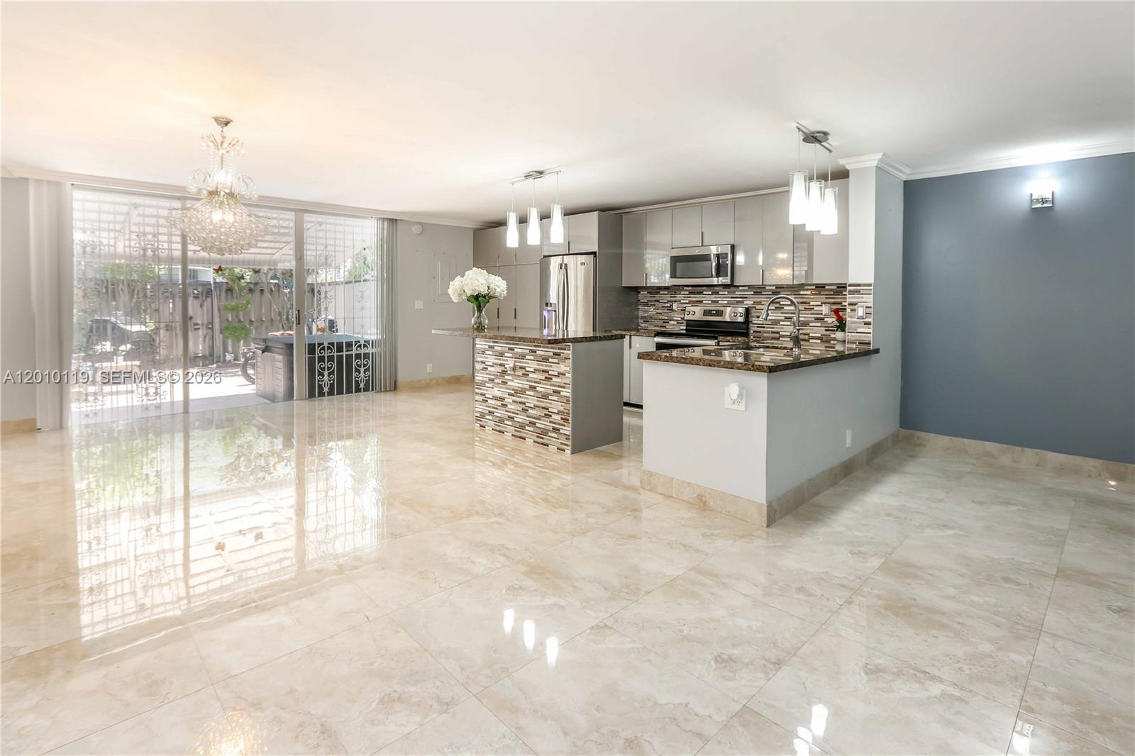 TOWNHOUSES OF VENETIAN PA - Residential