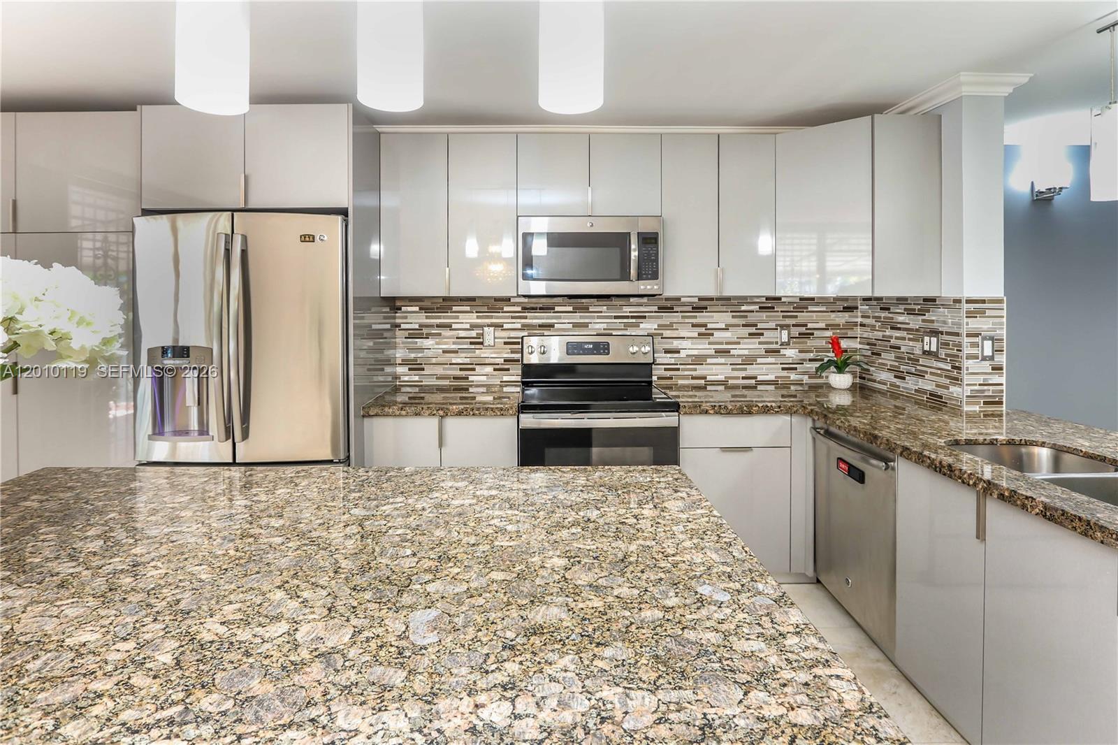 TOWNHOUSES OF VENETIAN PA - Residential
