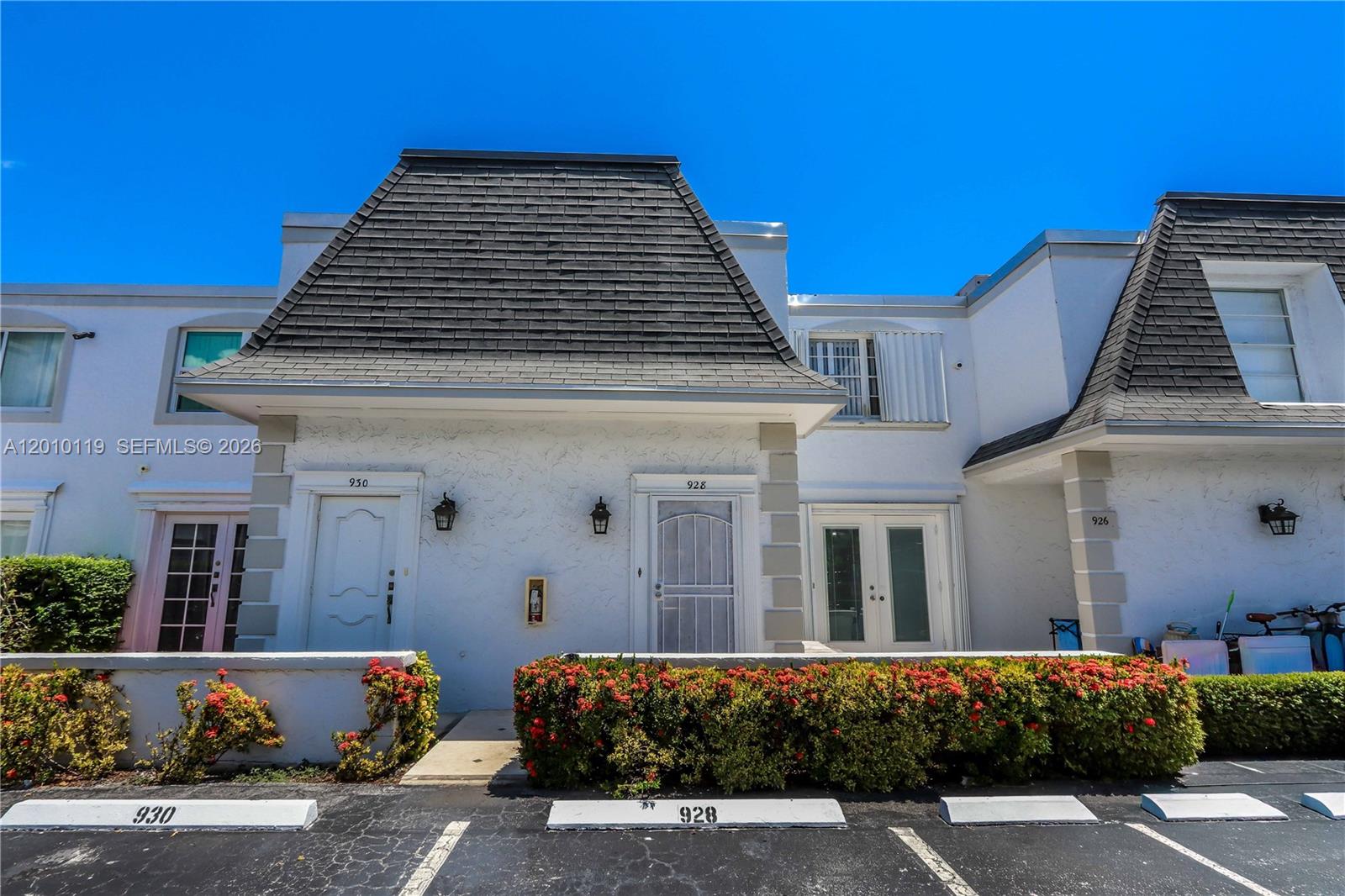 TOWNHOUSES OF VENETIAN PA - Residential