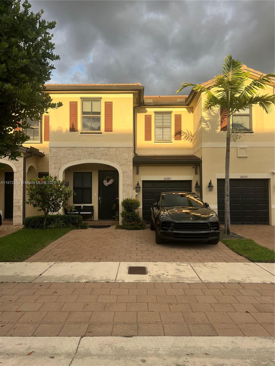 Spacious 2-story, 3-bedroom, 3-bathroom townhouse in Hialeah Gardens. Offers a solid layout, large living areas, and great potential for customization. Ideal for families or investors in a growing community. Conveniently located near schools, shopping, and major highways.