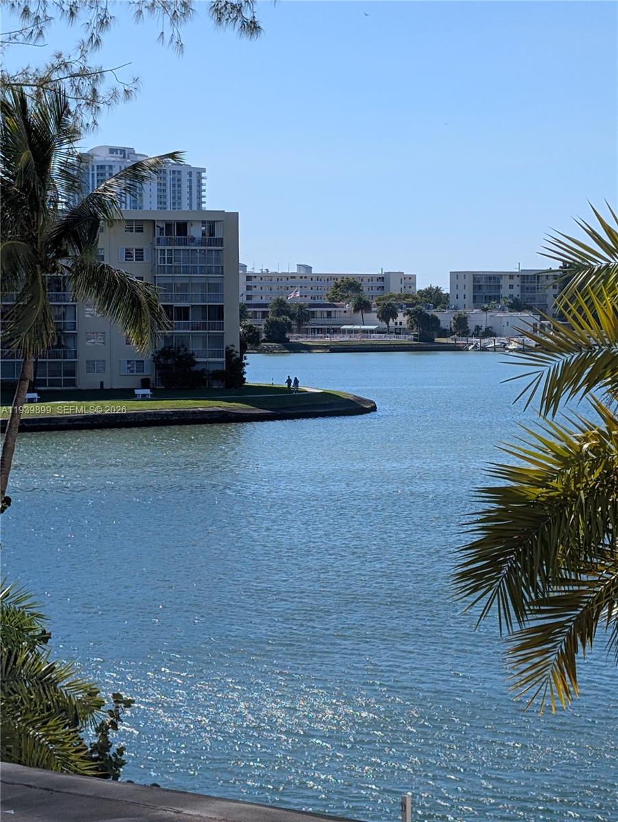 THE CLIPPER AT BISC COVE - Residential