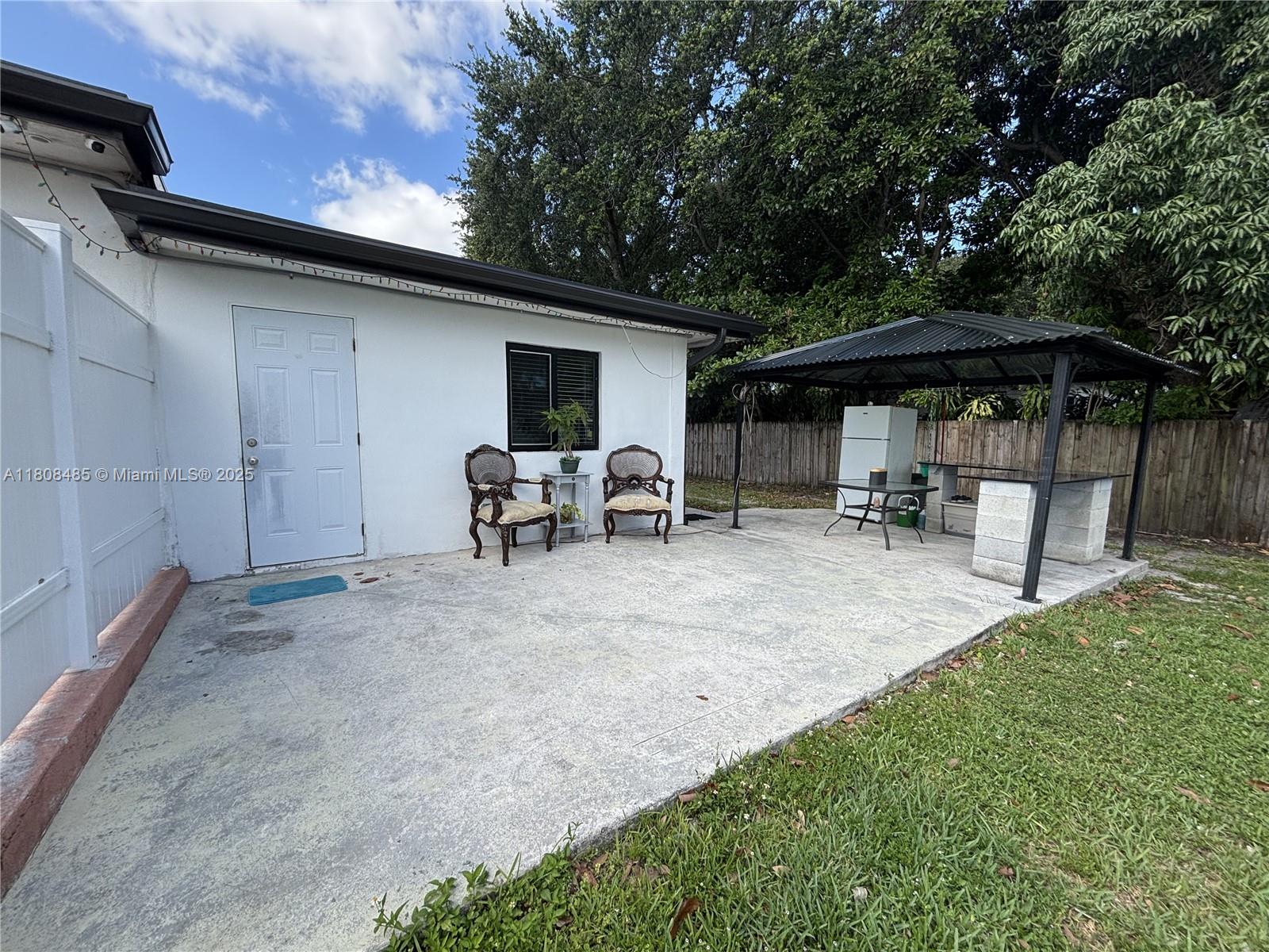 1055 Nw 153rd St 2, Miami, Broward County, Florida - 2 Bedrooms  
1 Bathrooms - 