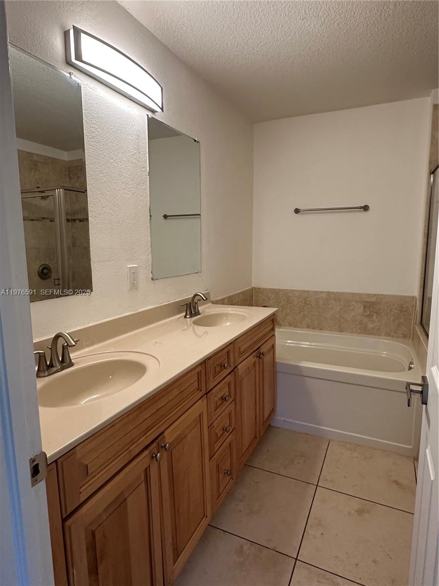 BOARDWALK AT VIZCAYA COND - Residential