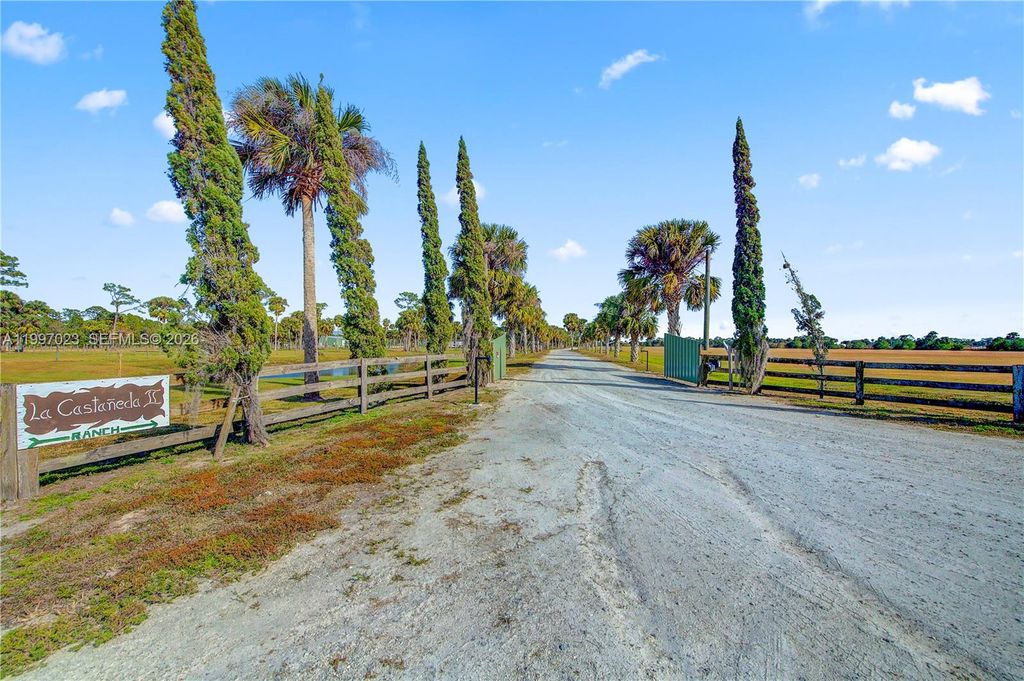 Photo of 30003 SW Martin Hwy, Okeechobee, FL 34974 (MLS # A11997023)
