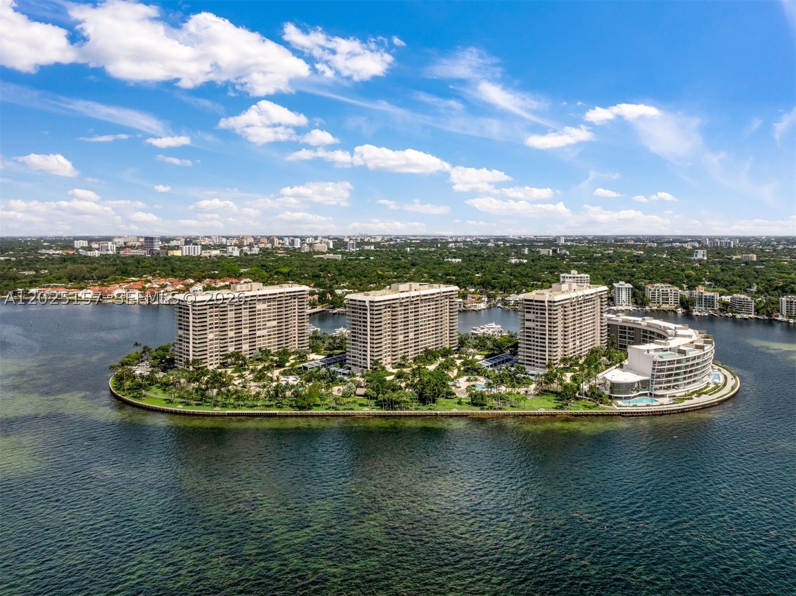 3 Grove Isle Dr
