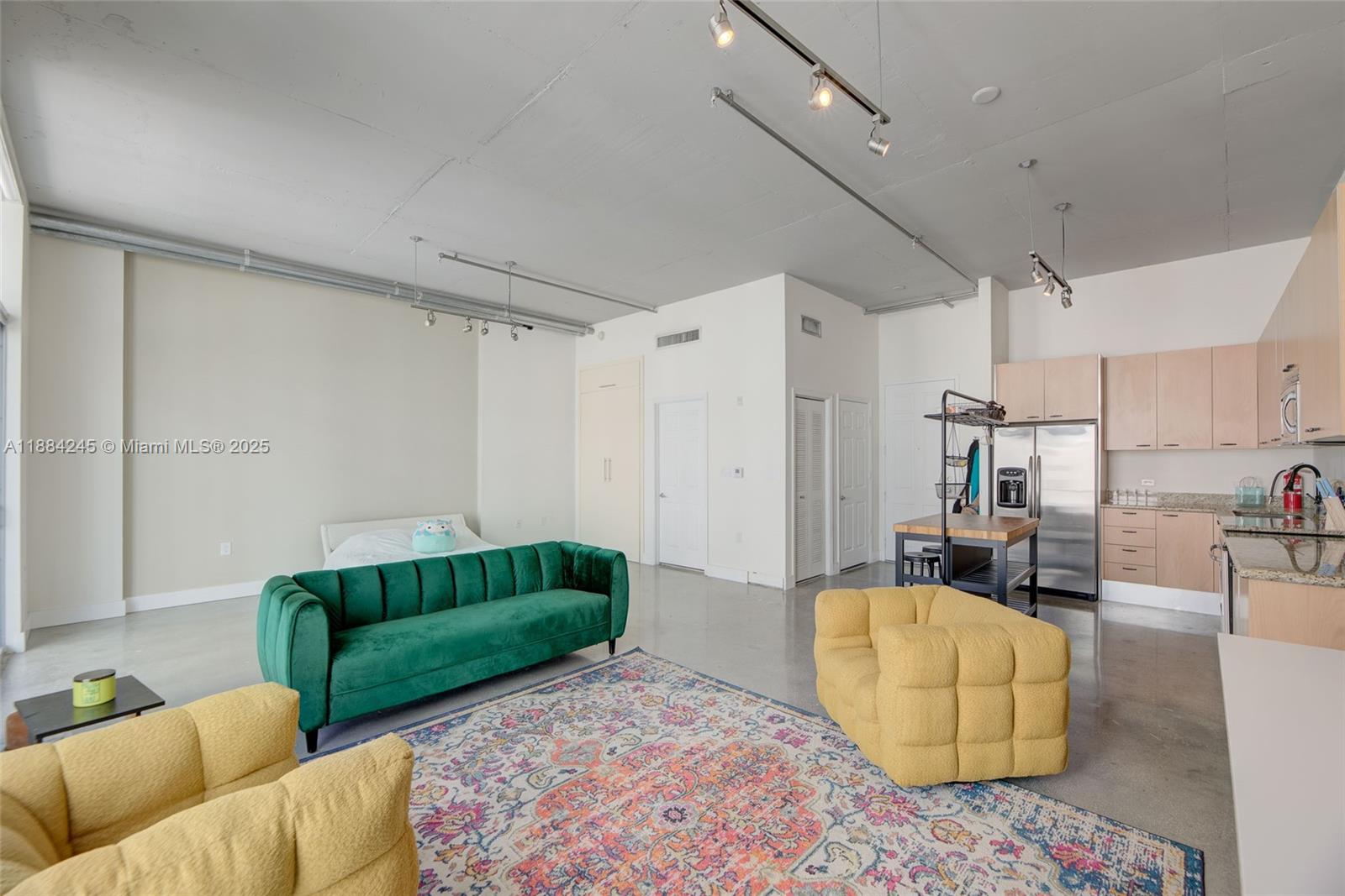 LOFTS AT HOLLYWOOD STATIO - Residential Lease