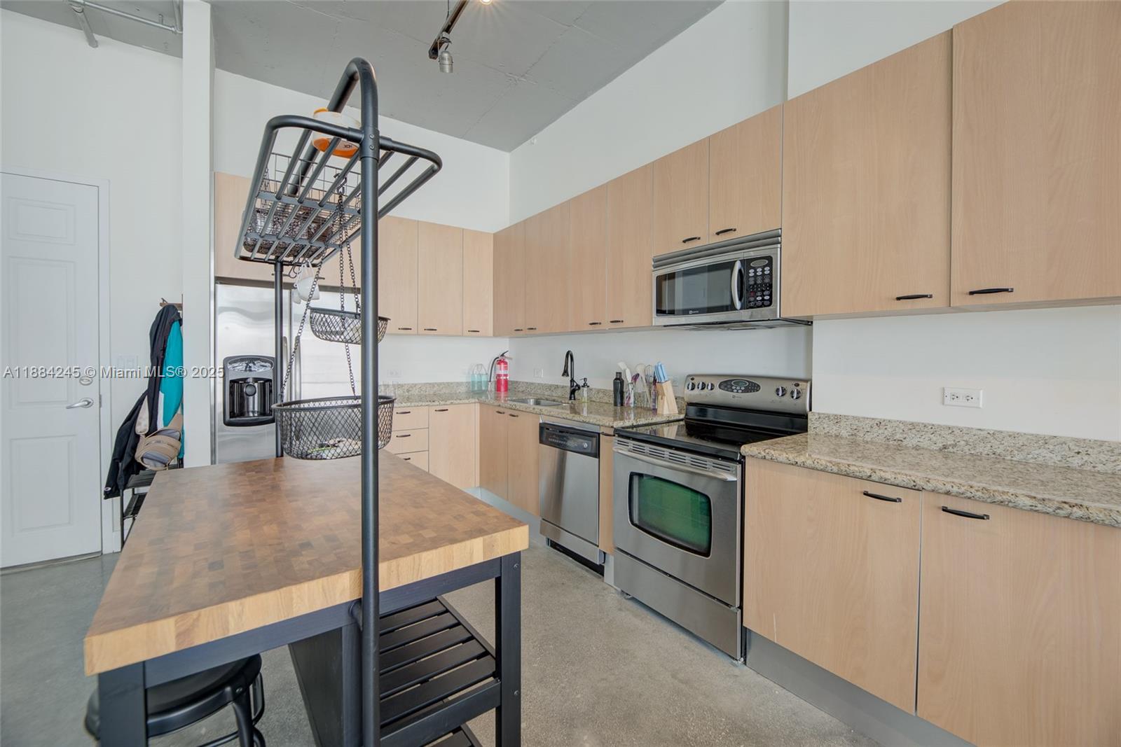 LOFTS AT HOLLYWOOD STATIO - Residential Lease