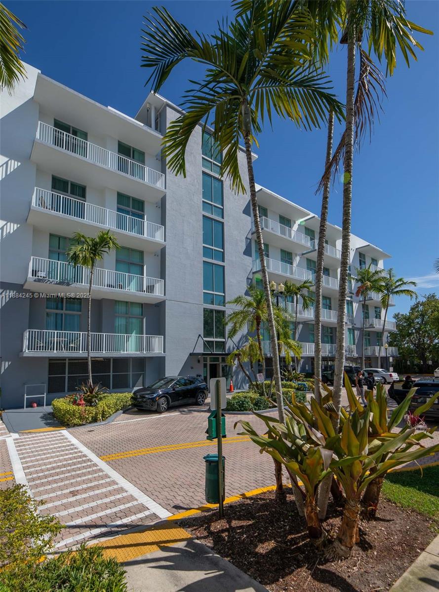 LOFTS AT HOLLYWOOD STATIO - Residential Lease