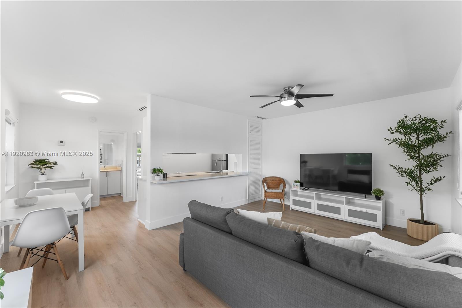 815 Middle River Dr 218