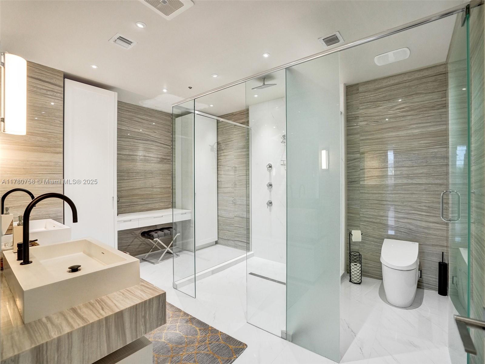 2200 FORT LAUDERDALE BEAC - Residential Lease