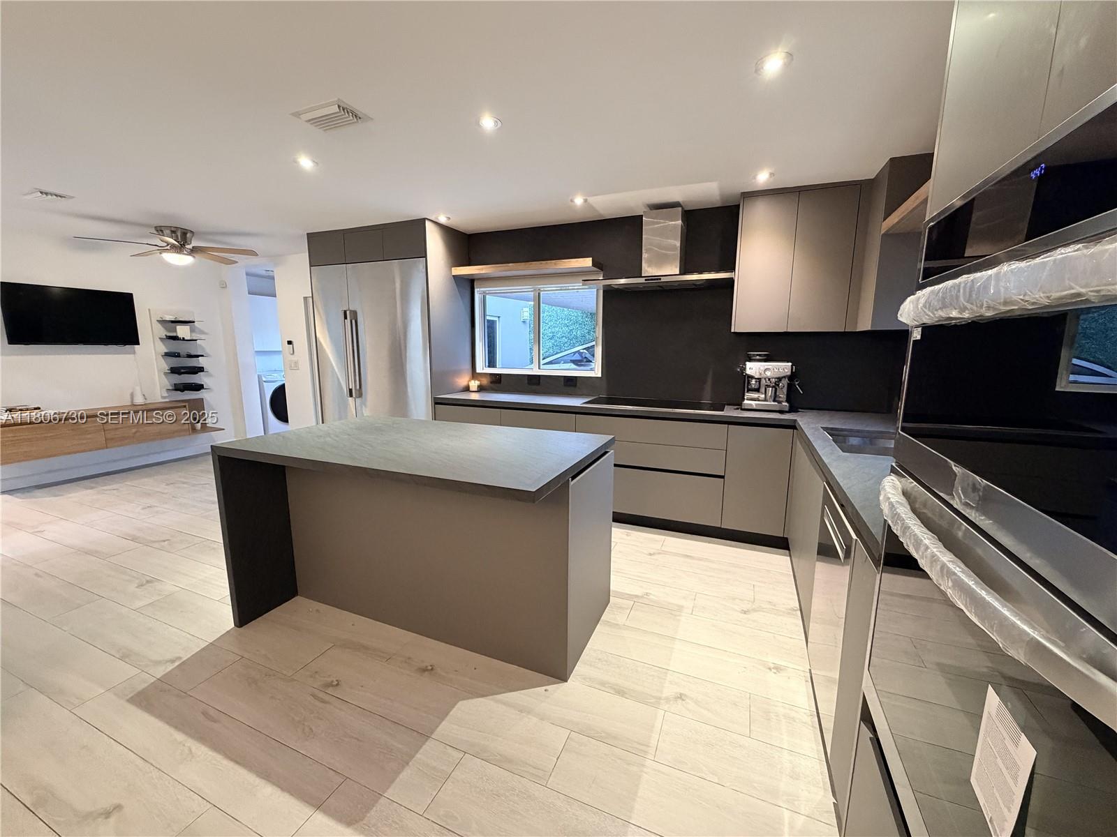 AVOCADO HOMES - Residential