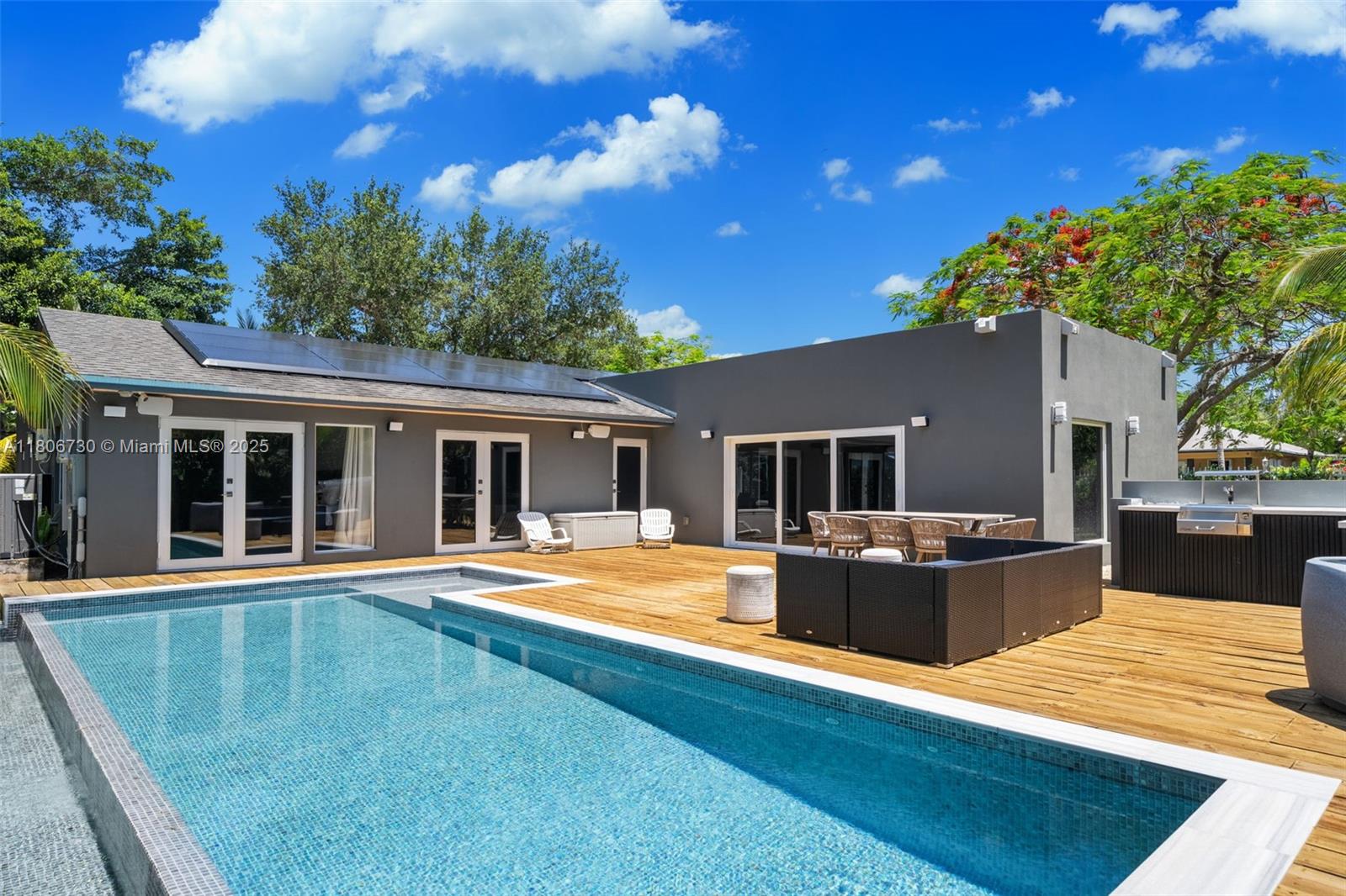 5943 Sw 62nd St, South Miami, Miami-Dade County, Florida - 5 Bedrooms  
4 Bathrooms - 