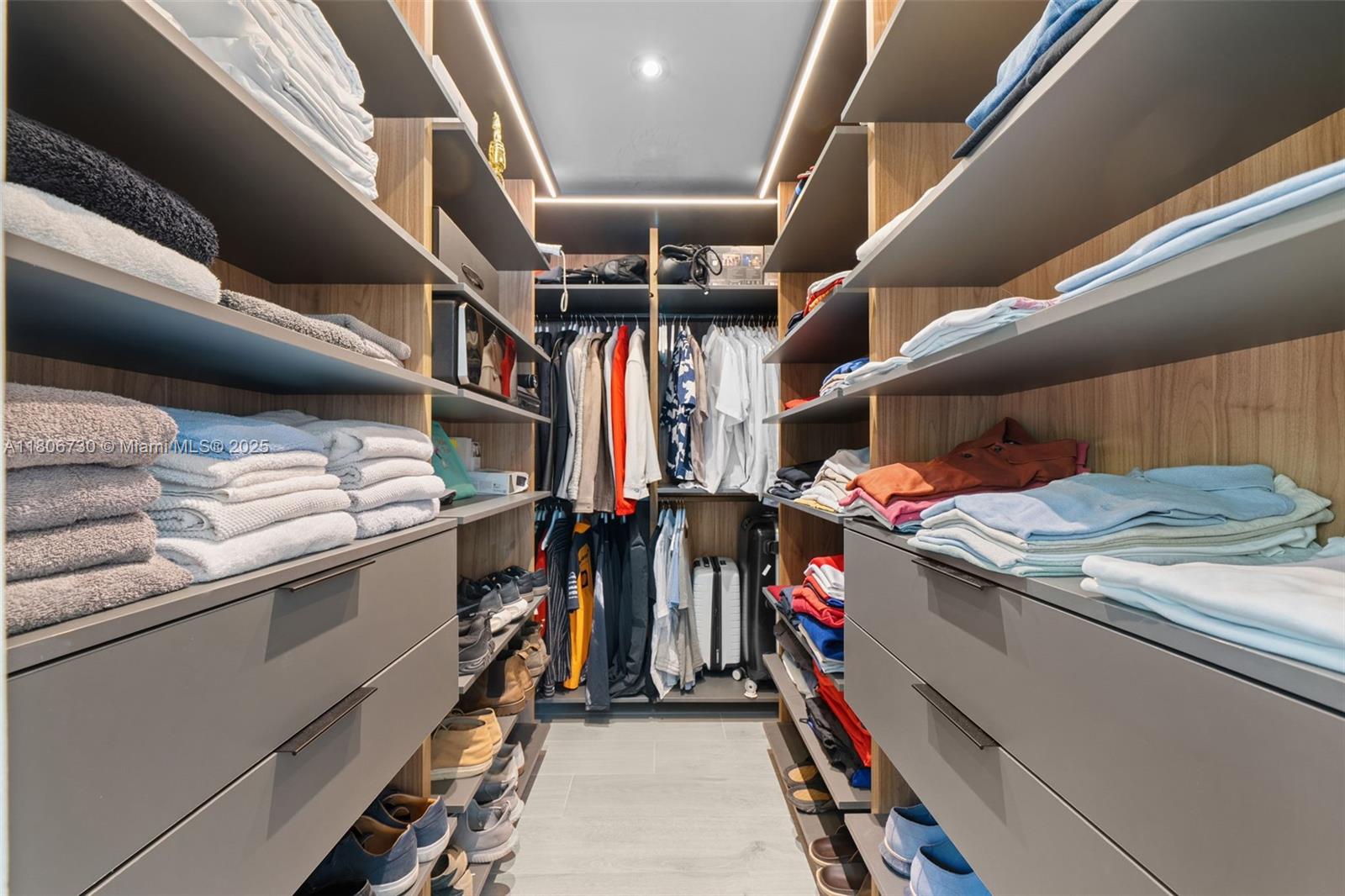 AVOCADO HOMES - Residential